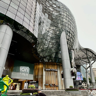 Louis-Vuitton-store-ION-Orchard-Singapore-facade