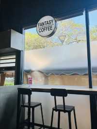 📍屯門碼頭海濱cafe☕️好食又好chill😚漫活之選✅必點手撕德國鹹豬手薄餅🍕+雲尼拿雪糕加百利甜酒🍨