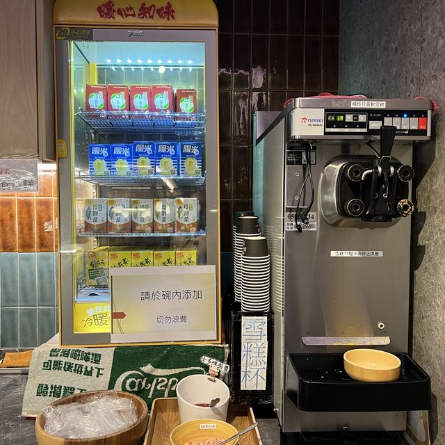 舒適闊落。近百款食材之火鍋放題店
