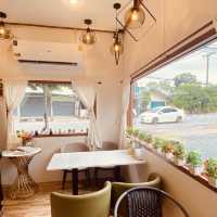 นั่งดื่มกาแฟชิลๆ ที่ La lan ta | ตราด