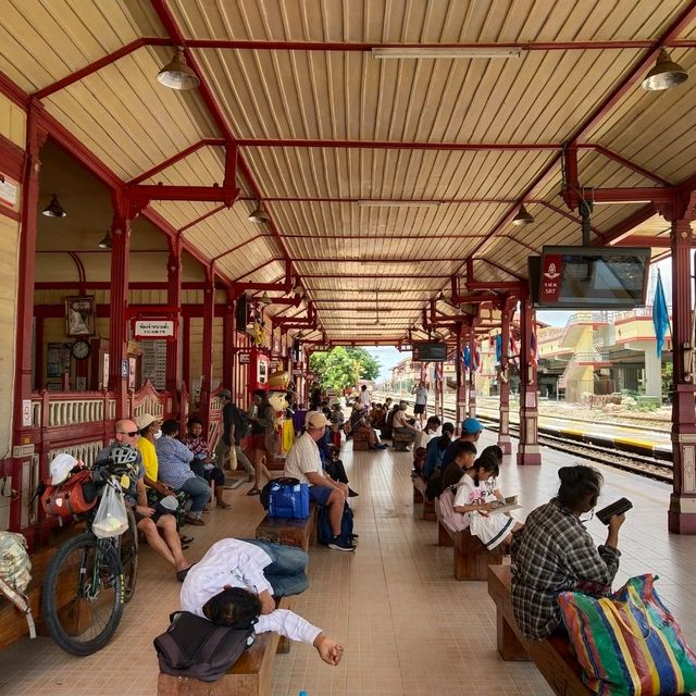 หัวหิน...สถานีรถไฟที่สวยที่สุดในไทย