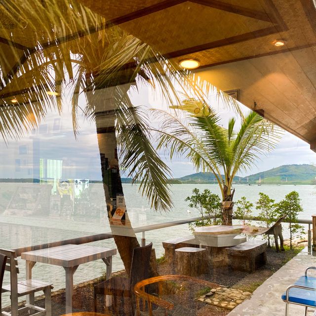 Cafe ริมทะเลบรรยายกาศดีฟุดๆ
