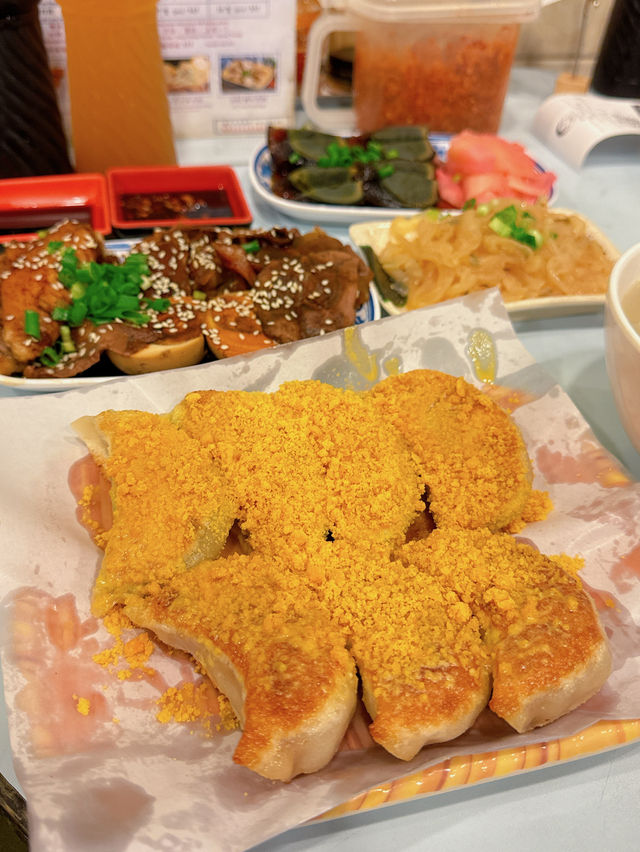 秋冬最鍾意就係食湯餃/湯麵，今晚同朋友揀左人氣大熱既「豐信餃子店」，晚市時間超受歡迎，大排長龍，大家想食鮮味十足既餃子，記得早d 黎攞位啦～