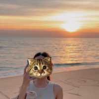 ชมวิวพระอาทิตย์ตกดินสุดโรแมนติก ที่หาดแหลมเจริญ 🌅