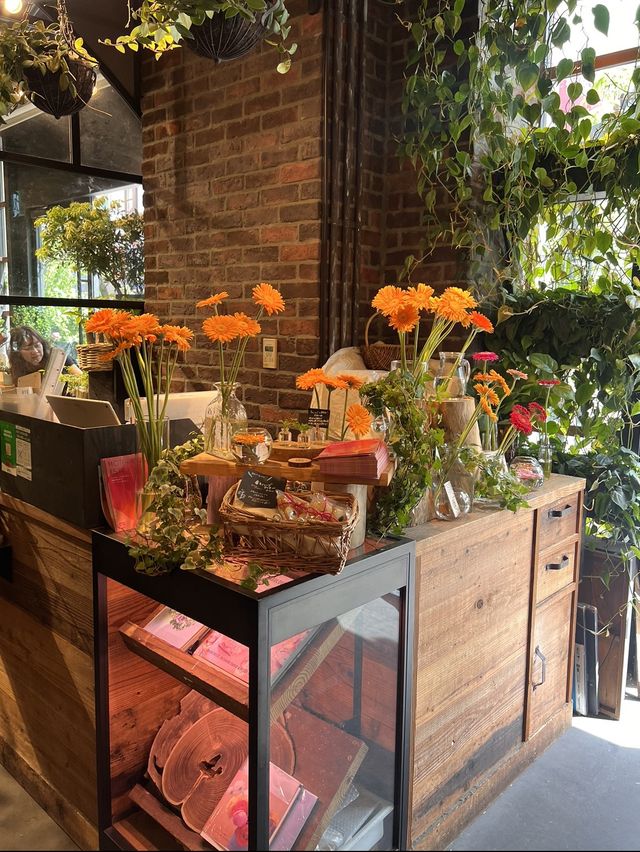 東京【赤坂見附】とてもかわいい🌼お花屋さんのカフェ