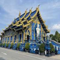 วัดร่องเสือเต้น (Blue Temple)