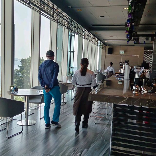香港科技大學 , 山海天一色的秘境酒店 ！