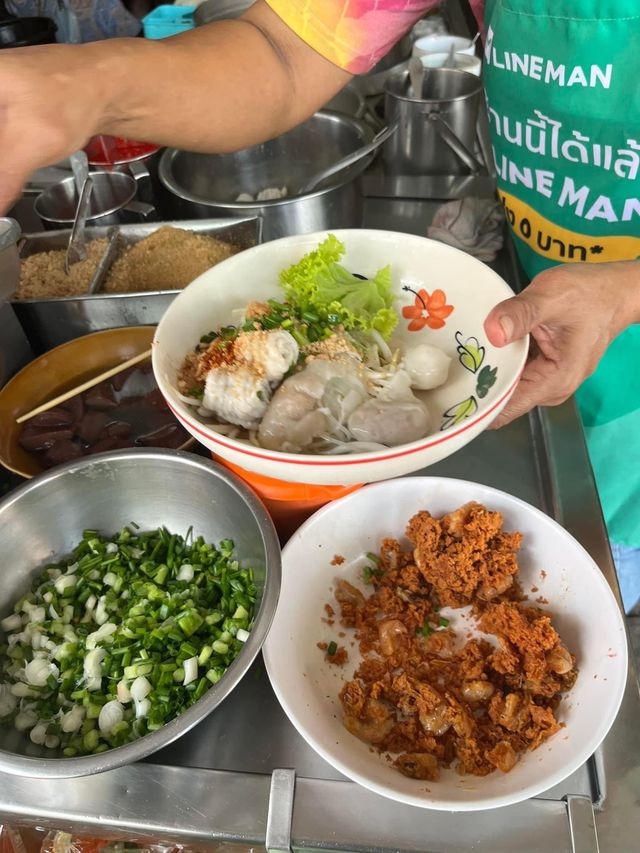 เกี๊ยวปลา ของอร่อยของเมืองสุราษฏร์📍