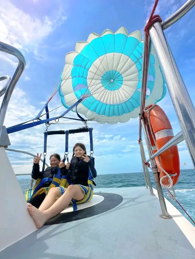 Enjoy parasailing with my grandma! Sabah