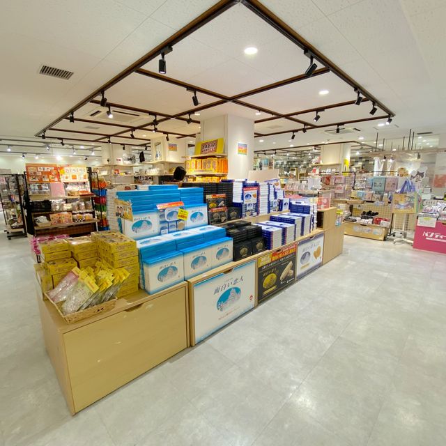 大阪観光スポット！よしもと芸人グッズ買うならオフィシャルのなんばグランド花月がおすすめ | Trip.com 大阪