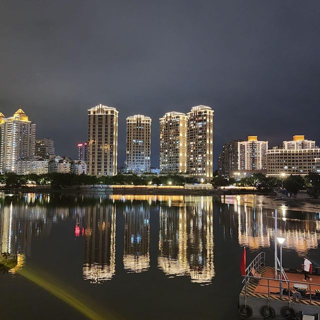 A great night walk in Min River