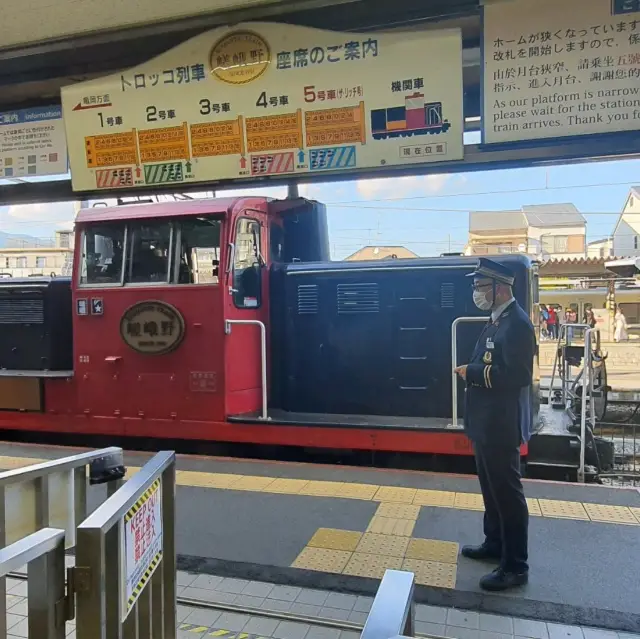 【嵐山觀光小火車 】 追隨自然之美