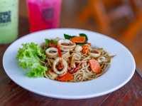 คาเฟ่ชิล วิวทะเลสวย “อ่าวลึก โอเชี่ยนวิว” กระบี่