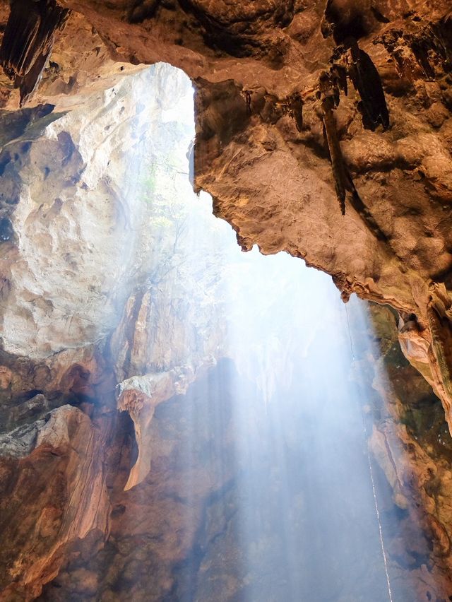 วัดถ้ำเขาหลวง จังหวัดเพชรบุรี