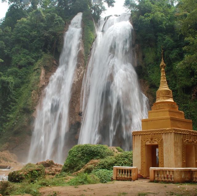 Sparkling of Myanmar waterfall 💦 