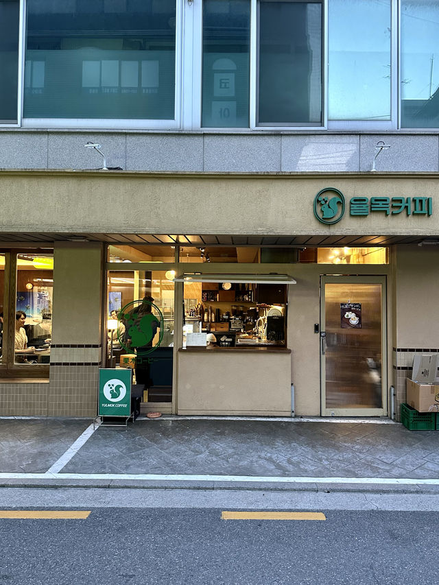 서초구 방배동의 몽글몽글 🌊시티팝 감성 💙 푸딩과 밀크소다가 맛있는 카페투어