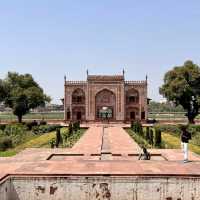 🤩 Unveiling the marvellous Itmad-Ud-Daulah's Tomb 💎