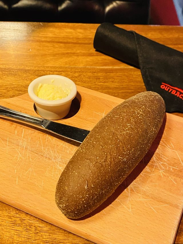 「Outback Steakhouse：享受夜景的牛扒的餐廳」