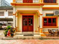 메콩강변 공원 앞 고즈넉한 사원..Wat Xieng Nyeun 
