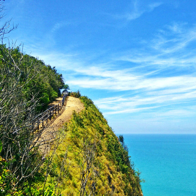 🇲🇾 Hike to the Top: Experience Bukit Keluang’s Stunning Views