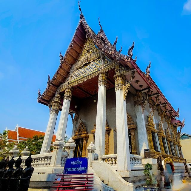 วัดอินทรวิหาร บางขุนพรหม บ่อน้ำมนต์ศักดิ์สิทธิ์