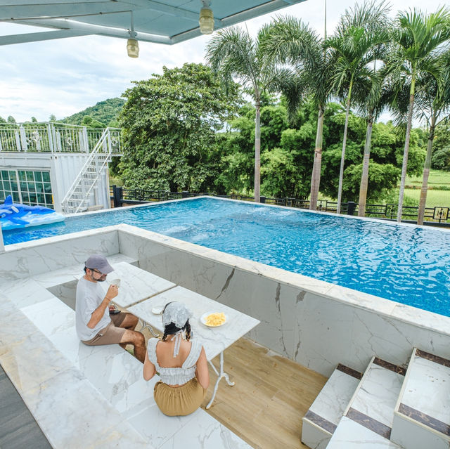 บ้านพักในจังหวัดเลย มีสระกว้างและอ่างจากุชซี่