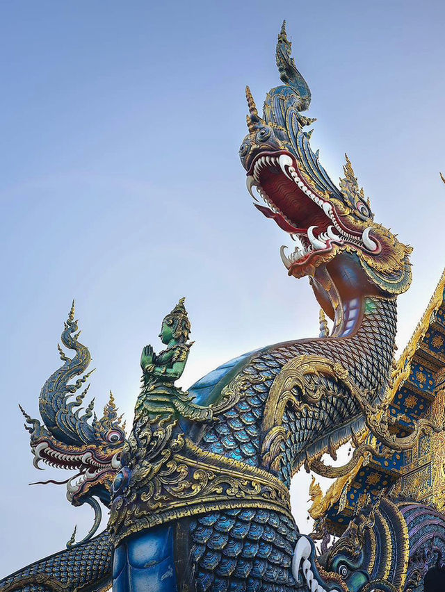 วัดร่องเสือเต้น วัดสีน้ำเงินแห่งเดียวในเชียงราย