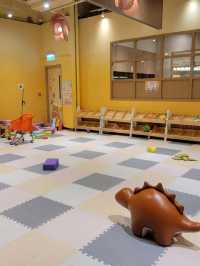 韓式餐廳的悠閒下午茶🧇 設小朋友波波池和game room玩👪