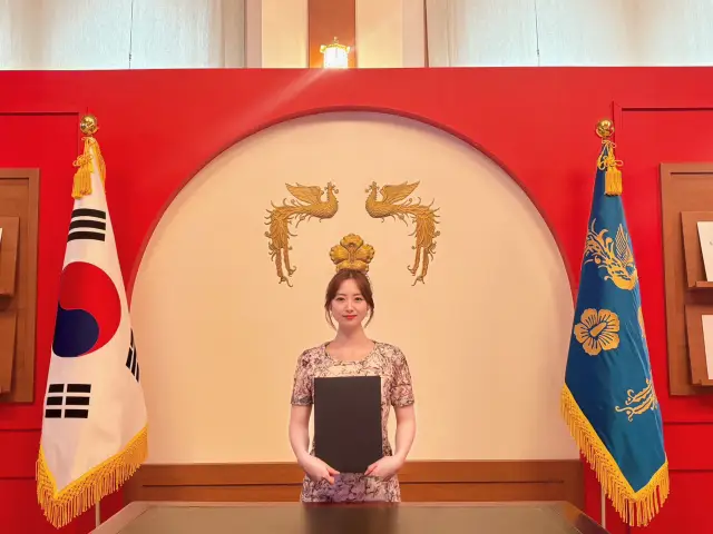 涼爽的天氣，就到青瓦台走走吧