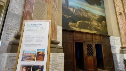 Notre-Dame de la Daurade, một điểm thu hút khách du lịch trên sông Garonne ở Toulouse — traveler post in Ariege