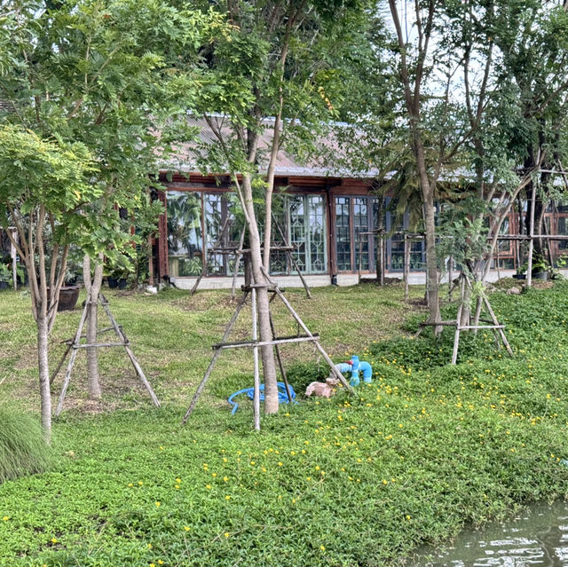 คาเฟ่ The Little Hut Cafe By Tolo สุพรรณบุรี