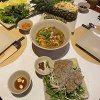 〈ベトナム〉ホーチミンで人気！観光客で賑わうベトナム料理レストラン