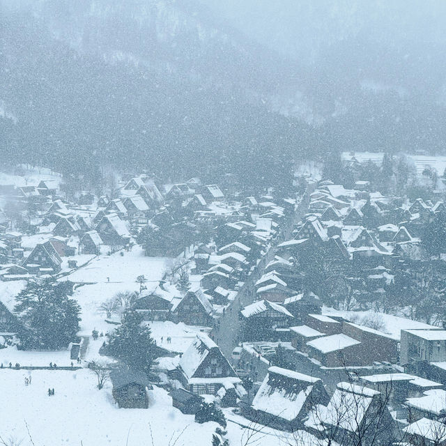 Dreamy snow village in Japan - Shirakawago 