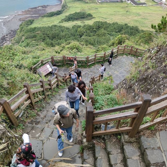 🇰🇷 Volcanic Vistas: The Journey Up to Seongsan Ilchulbong