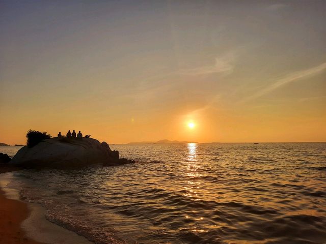 在芭提雅的小眾沙灘🏖️看到一場絕美的日落美景