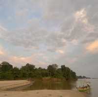 “Si Phan Don: Discover the Tranquil Beauty of Laos’ 4,000 Islands”