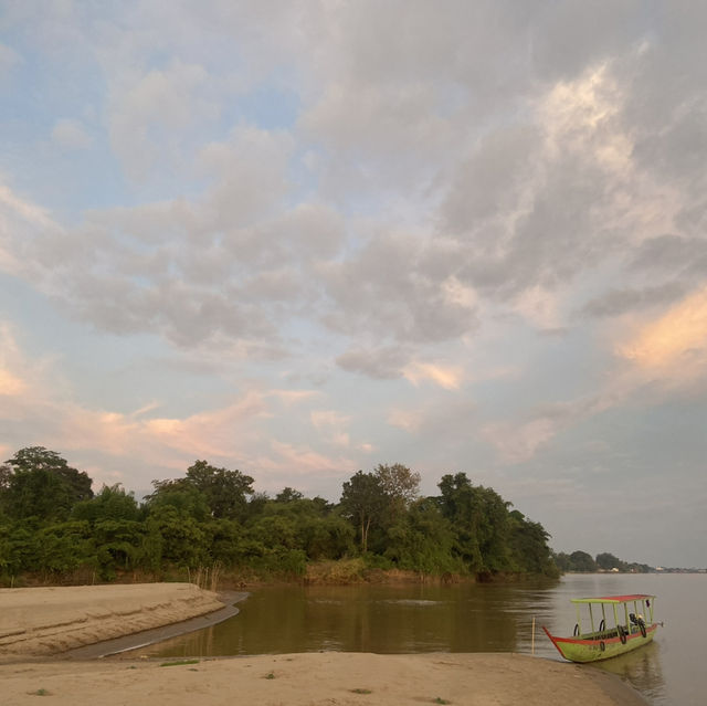 “Si Phan Don: Discover the Tranquil Beauty of Laos’ 4,000 Islands”