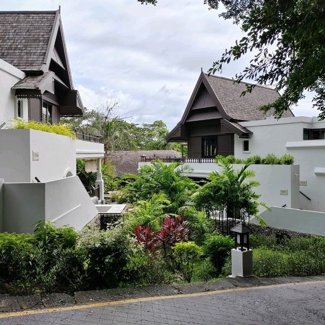 Exclusive Resort, Beautiful Beach, Emerald Water!