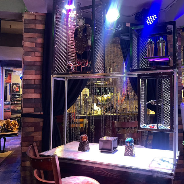 บิสโตรและแกลเลอรีรวมกันที่ Club Hua Hin