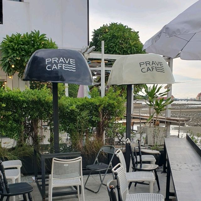 PRAVE CAFE, Sriracha