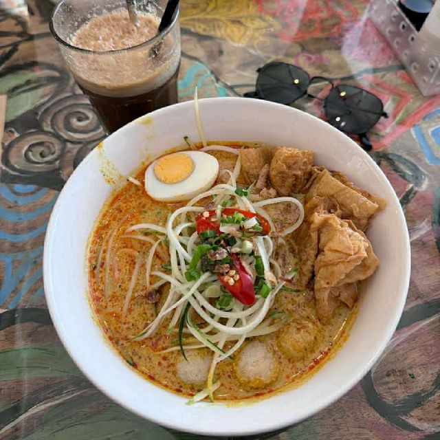 Claypot Laksa & Coffee