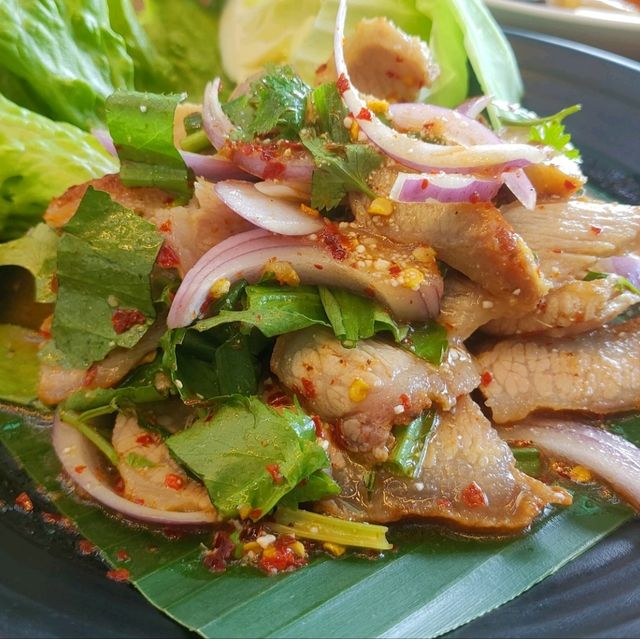 ร้านยำรสเด็ด ย่านเมืองเอก 