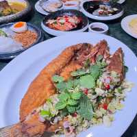 Lunch buffet  จุใจ 6 ใบแดง 