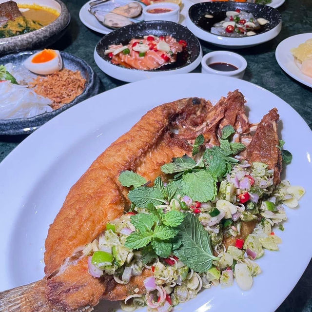 Lunch buffet  จุใจ 6 ใบแดง 