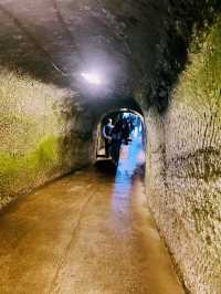 【神奈川県/鎌倉　“境内の湧き水で銭を洗うと富が増える”と言われている『銭洗弁財天 宇賀福神社』】