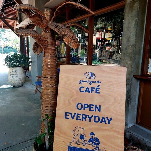 ช๊อปปิ้งสินค้าเชียงใหม่เอกลักษณ์ใหม่ • Good Goods