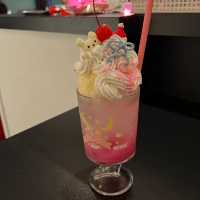 推し色クリームソーダとクリスマス限定フルーツサンド