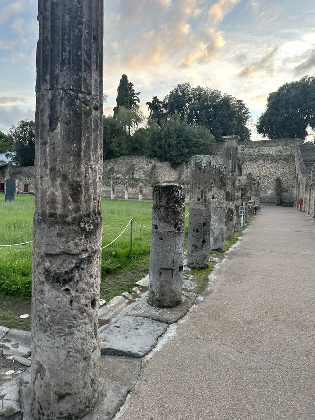 화산재에 덮인 채 멈춰버린 도시, 폼페이 🇮🇹🏛️