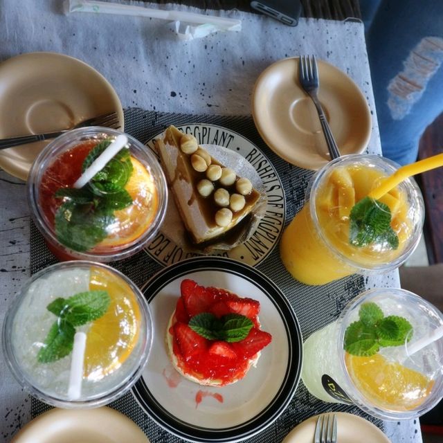 รีวิว ☕️คาเฟ่มินิมอล B77 Cafe
