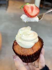 Seasonal strawberry muffin🍓